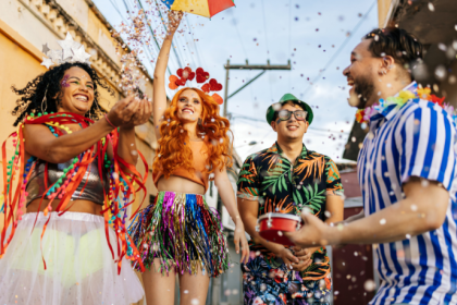 Leonardo Rocha de Almeida Abreu mostra como o Mardi Gras define a alma de Nova Orleans.
