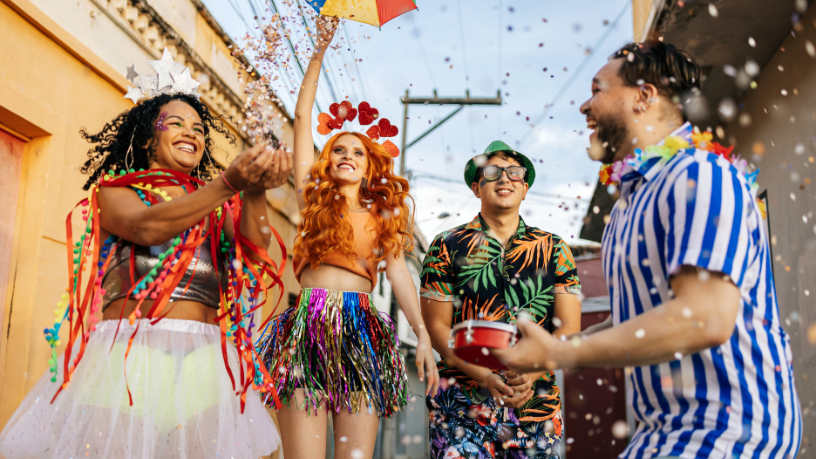 Leonardo Rocha de Almeida Abreu mostra como o Mardi Gras define a alma de Nova Orleans.
