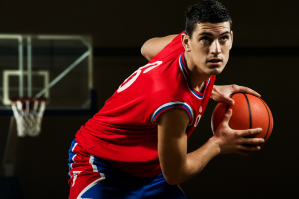 Europa dominando? A nova onda de craques mudou a NBA com técnica refinada e jogo coletivo, destaca Matheus Vinicius Voigt.