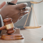 Decisão judicial interrompe norma estadual e preserva políticas de acesso nas universidades de SC