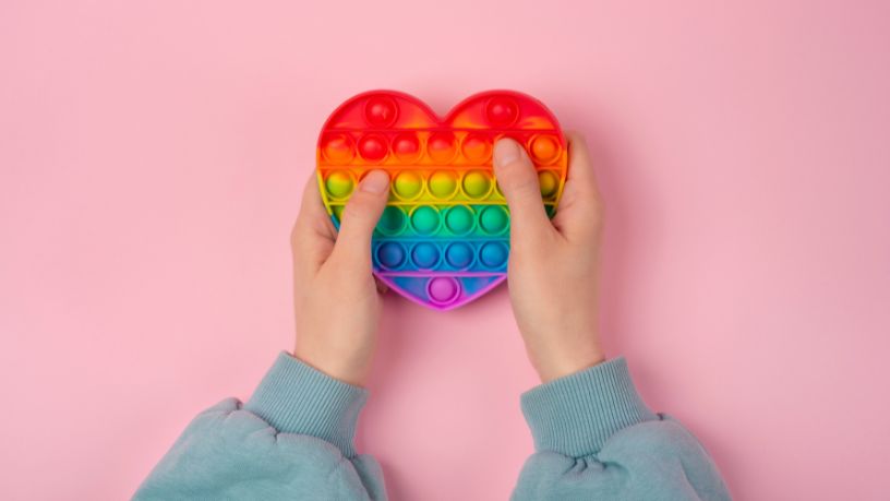 Segundo Alexandre Costa Pedrosa, comportamentos frequentemente ignorados podem esconder sinais de autismo em mulheres e dificultar a identificação precoce.