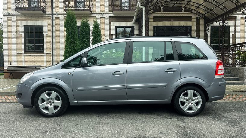 Felipe Schroeder dos Anjos explica os pontos essenciais a conferir antes de comprar um carro usado.